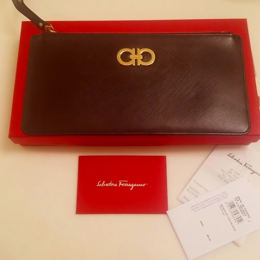 Like New Salvatore Ferragamo Gancini Zip Wristlet/Pouch in Burgundy